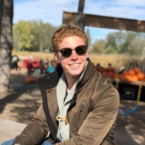 Meet your Posher, Logan